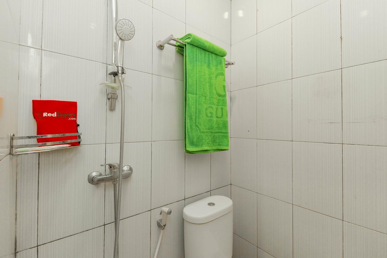 Reddoorz Plus Near Fort Rotterdam Macasar Exterior foto