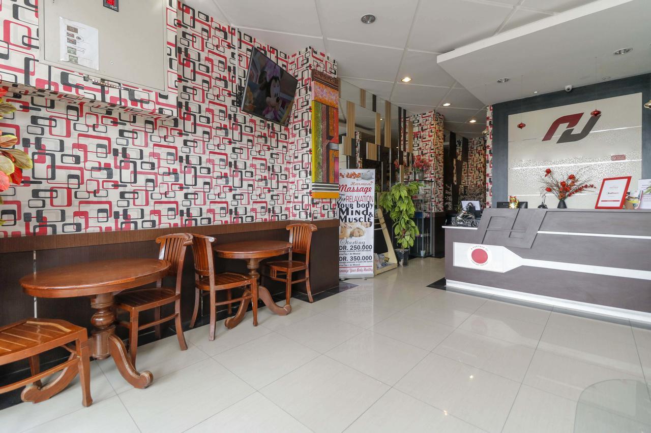 Reddoorz Plus Near Fort Rotterdam Macasar Exterior foto